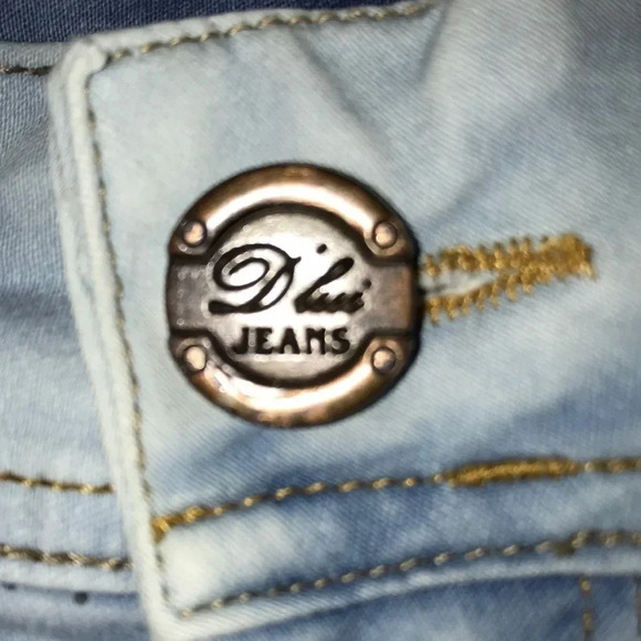 D’LUI distressed shorts from Brazil embroidered embellished back pocket size 10 - Picture 3 of 8